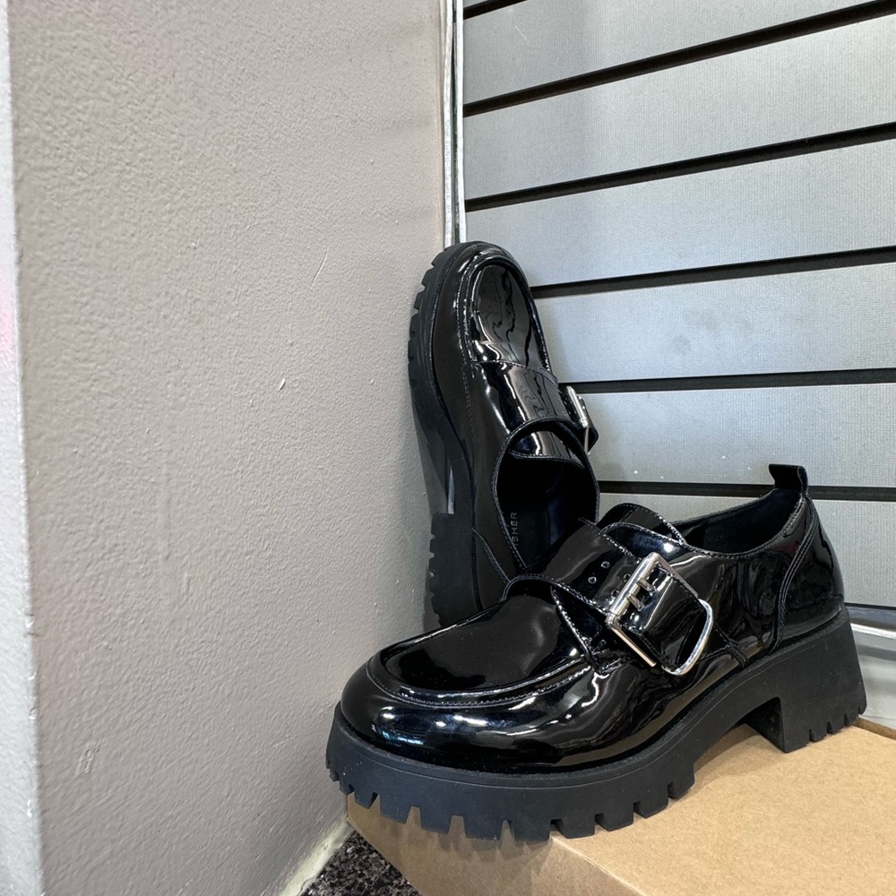 Marc Fisher synthetic lining shoes